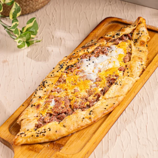 CHOPPED MEAT PIDE WITH EGG